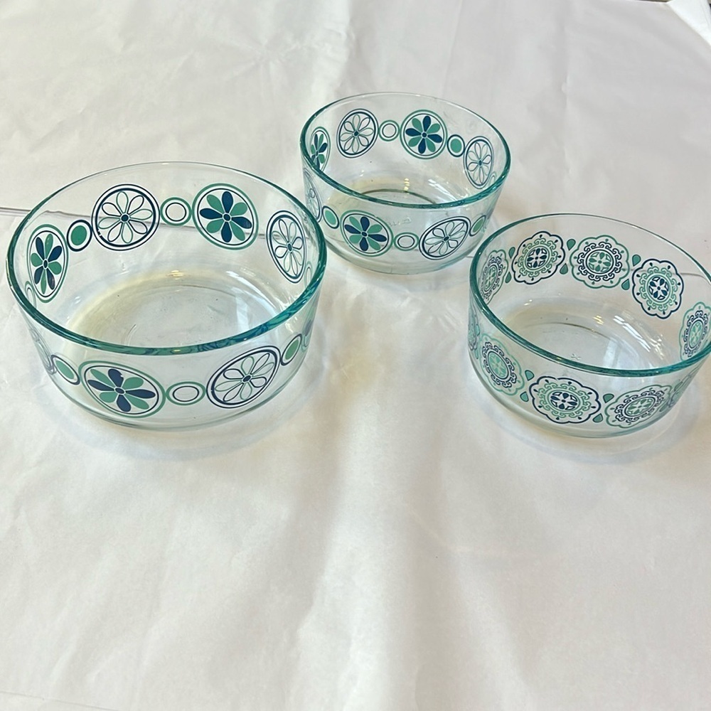 Pyrex Set of 3 Glass Turquoise Blue Pinwheel Serving Bowls